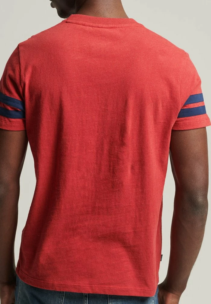 Superdry QUARTERBACK - Print T-shirt - Hike Red Marl 2 Superdry QUARTERBACK - Print T-shirt - Hike Red Marl - Image 2