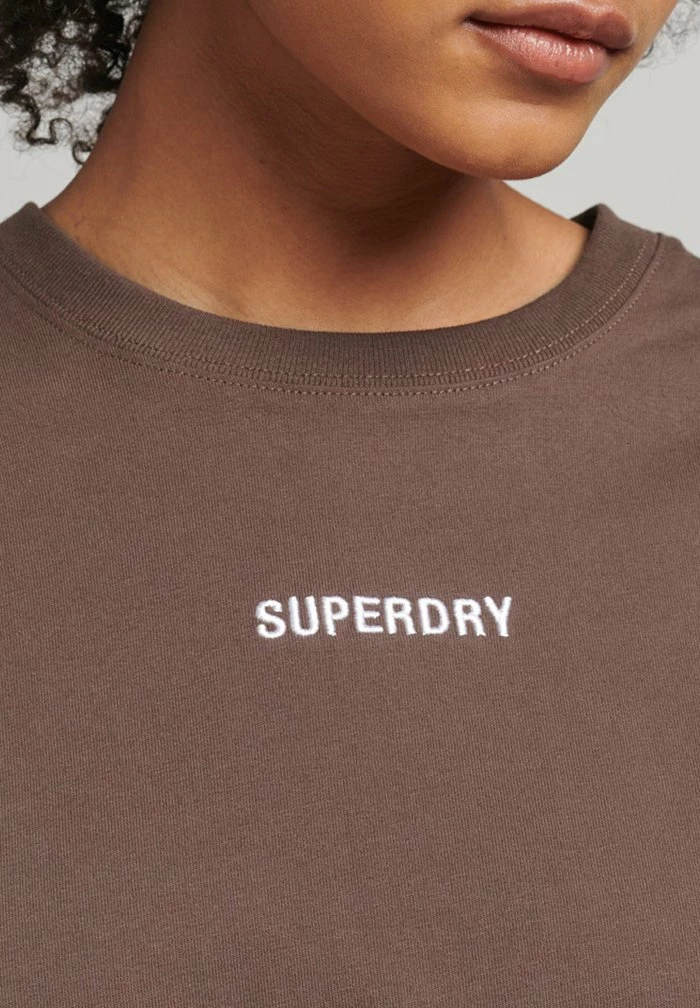 Superdry CODE MICRO LOGO - Print T-shirt - French Roast 3 Superdry CODE MICRO LOGO - Print T-shirt - French Roast - Image 3