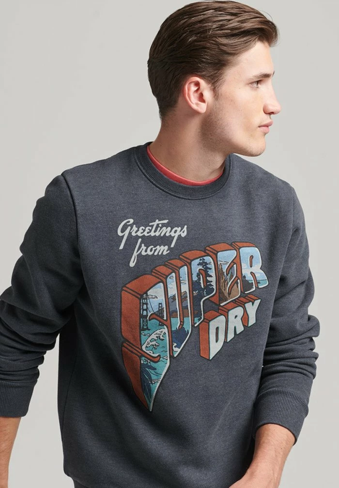 Superdry VINTAGE TRAVEL STICKER CREW - Sweatshirt - Eclipse Navy 2 Superdry VINTAGE TRAVEL STICKER CREW - Sweatshirt - Eclipse Navy - Image 2