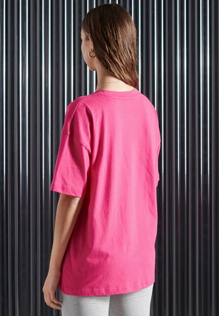 SUPERDRY SUPER 5 DECONSTRUCT T-SHIRT - Print T-shirt - Neon Pink 2 SUPERDRY SUPER 5 DECONSTRUCT T-SHIRT - Print T-shirt - Neon Pink - Image 2