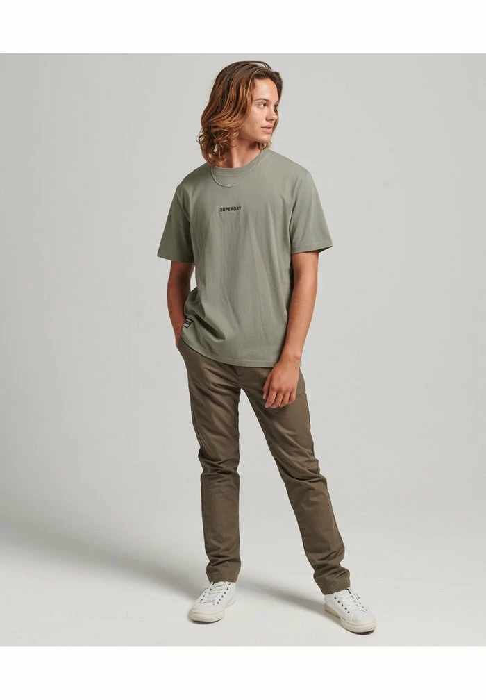 Superdry CODE MICRO - Print T-shirt - Light Khaki 2 Superdry CODE MICRO - Print T-shirt - Light Khaki - Image 2