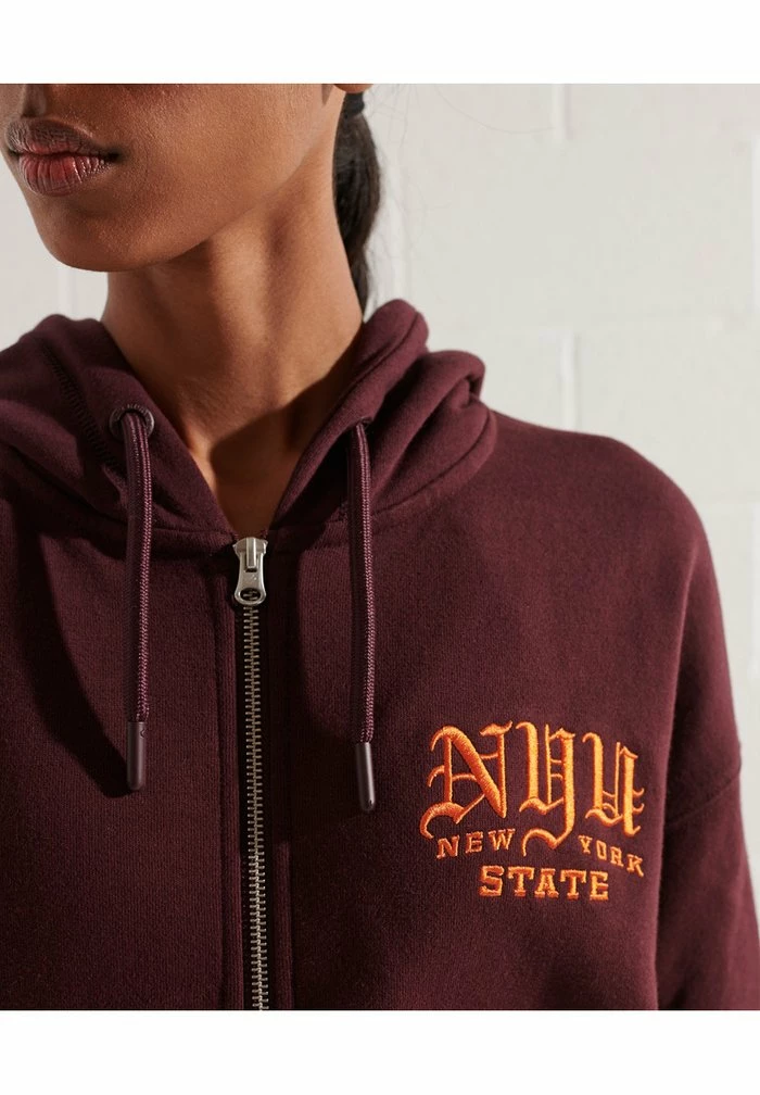 Superdry COLLEGE GRAPHIC ZIP HOODIE - Zip-up Sweatshirt - Rich Deep Burgundy 4 Superdry COLLEGE GRAPHIC ZIP HOODIE - Zip-up Sweatshirt - Rich Deep Burgundy - Image 4