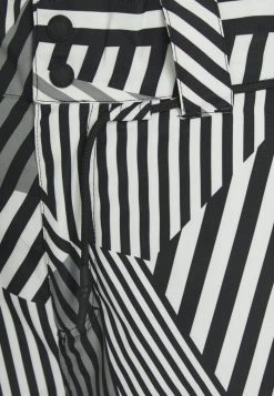 Superdry ULTIMATE RESCUE - Cargo Trousers - Black 5 Superdry ULTIMATE RESCUE - Cargo Trousers - Black -Superdry Shop 0f38265155604c538e04b196bb905fe6