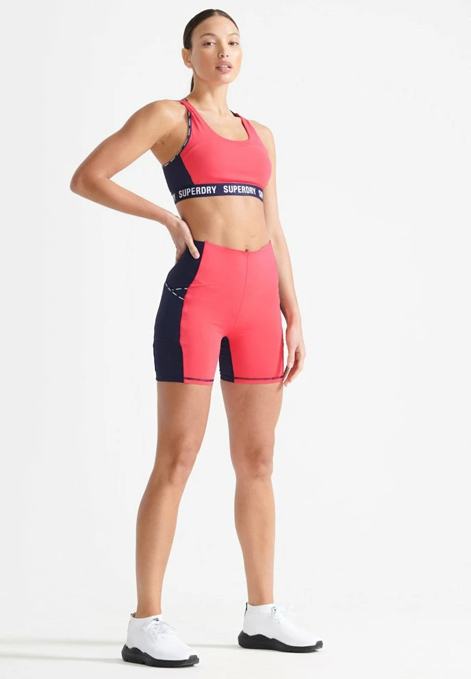 Superdry RUN TIGHT - Shorts - Raspberry Red 2 Superdry RUN TIGHT - Shorts - Raspberry Red - Image 2