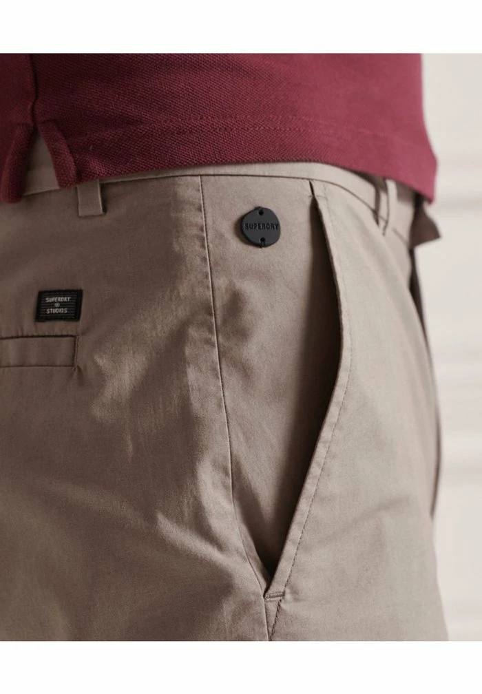 Superdry PAPERWEIGHT - Shorts - Flat Grey 6 Superdry PAPERWEIGHT - Shorts - Flat Grey - Image 6