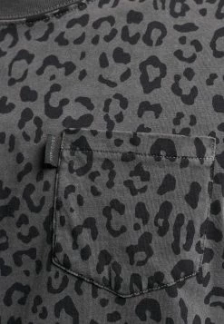 Superdry VINTAGE POCKET - Print T-shirt - Washed Black 7 Superdry VINTAGE POCKET - Print T-shirt - Washed Black -Superdry Shop 255410c8c7614727a3a4ae5b3cc3df25