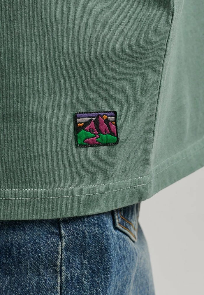 Superdry VINTAGE TERRAIN - Print T-shirt - Drius Green 4 Superdry VINTAGE TERRAIN - Print T-shirt - Drius Green - Image 4