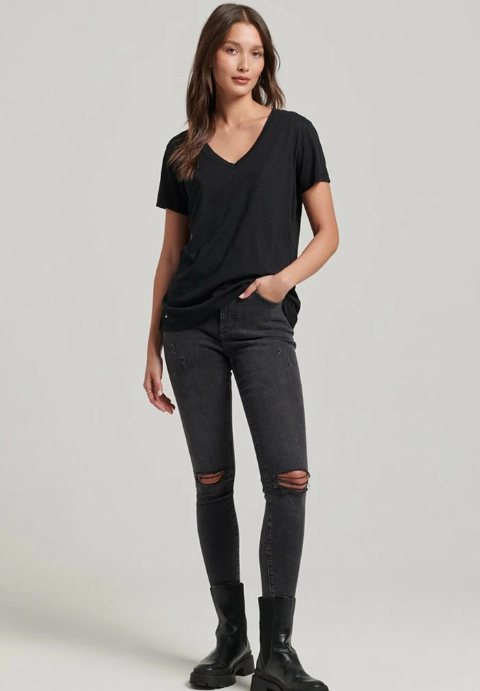 Superdry SLUB V-NECK - Basic T-shirt - Black 2 Superdry SLUB V-NECK - Basic T-shirt - Black - Image 2