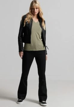 Superdry STUDIOS POCKET V-NECK - Basic T-shirt - Light Khaki