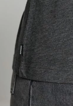 Superdry STUDIOS POCKET V-NECK - Basic T-shirt - Dark Grey 9 Superdry STUDIOS POCKET V-NECK - Basic T-shirt - Dark Grey -Superdry Shop 2fcea748ab0242ec8184d820fc49b926