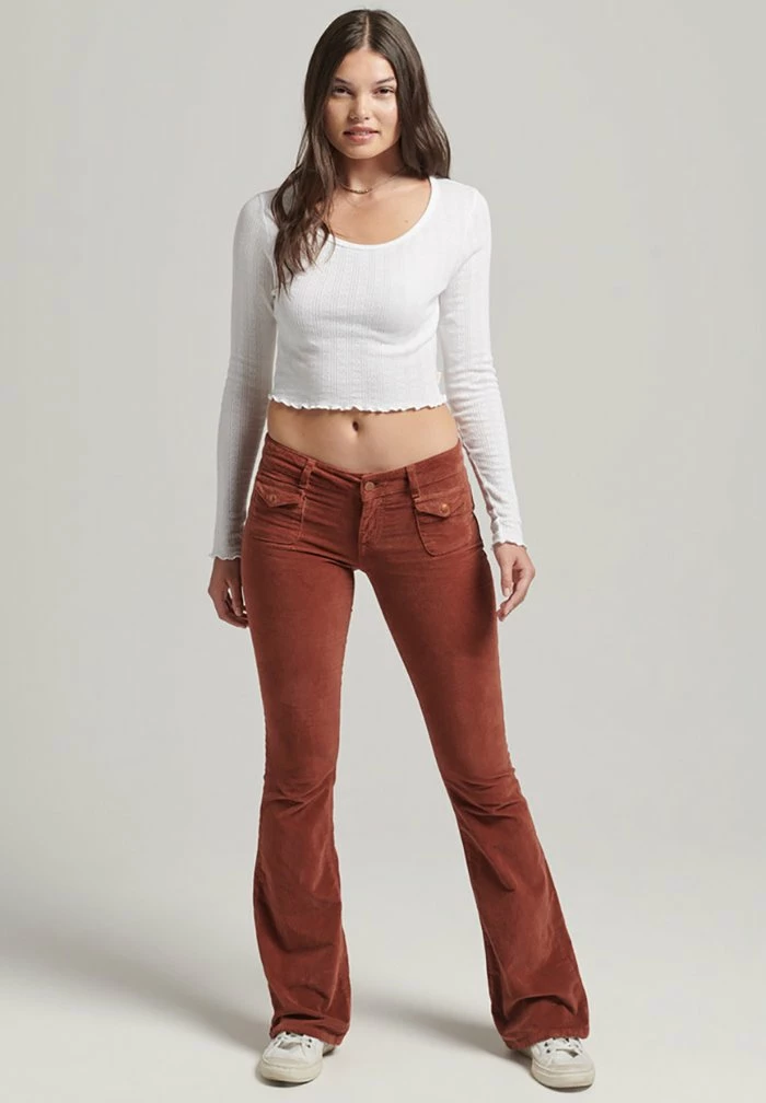 Superdry LOW RISE - Bootcut Jeans - Caramel Café 2 Superdry LOW RISE - Bootcut Jeans - Caramel Café - Image 2