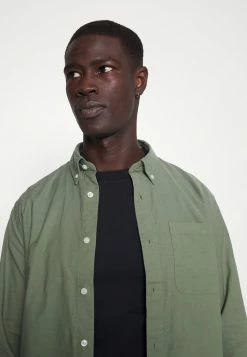 Superdry Basic T-shirt - Black 9 Superdry Basic T-shirt - Black -Superdry Shop 31c45cf294564f19863cfaa946ad6058