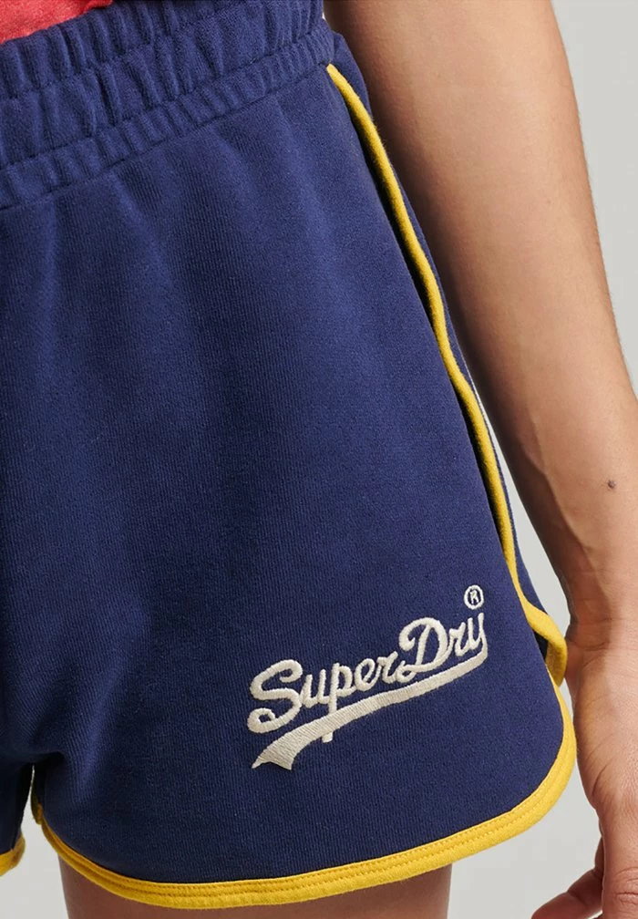 Superdry VINTAGE LOGO COLLEGE - Shorts - Rich Navy 3 Superdry VINTAGE LOGO COLLEGE - Shorts - Rich Navy - Image 3