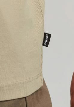 Superdry CLUB - Basic T-shirt - Explorer Sand -Superdry Shop 3b84252b65db4758b6b4c30c46148e7b
