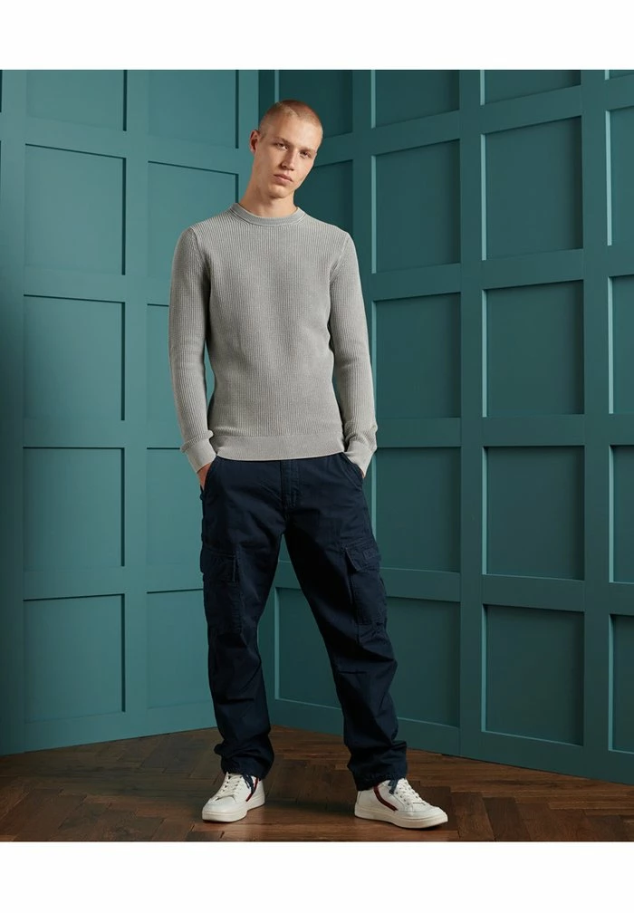 Superdry ACADEMY DYED TEXTURE - Jumper - Washed Skylark 1 Superdry ACADEMY DYED TEXTURE - Jumper - Washed Skylark