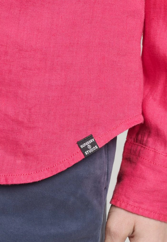 Superdry STUDIOS LONG SLEEVE - Button-down Blouse - Raspberry 5 Superdry STUDIOS LONG SLEEVE - Button-down Blouse - Raspberry - Image 5