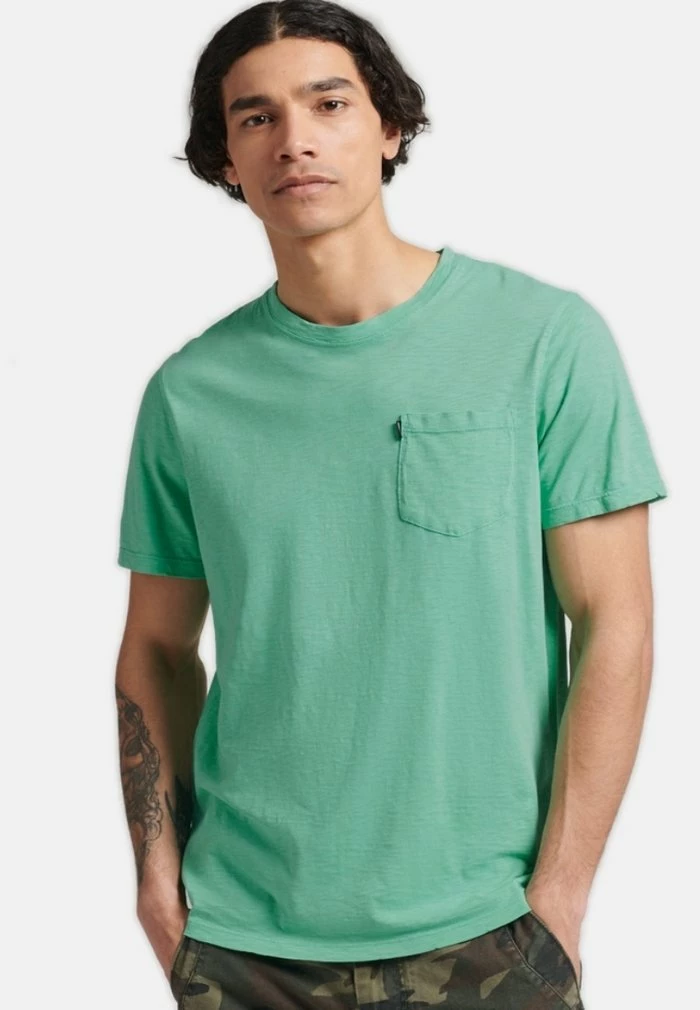 Superdry STUDIOS MIT TASCHE - Basic T-shirt - Fluro Mint 1 Superdry STUDIOS MIT TASCHE - Basic T-shirt - Fluro Mint