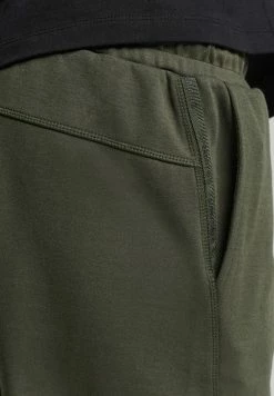 Superdry CODE TECH - Shorts - Dark Moss -Superdry Shop 5373ca5b4d494b2a905e86bfb69f70b2