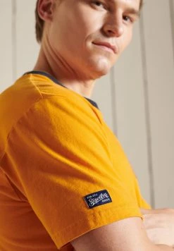 Superdry COLLEGIATE - Basic T-shirt - Track Gold 10 Superdry COLLEGIATE - Basic T-shirt - Track Gold -Superdry Shop 616054ded48e4942ade345f930df046f