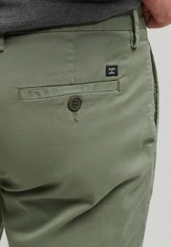 Superdry CORE - Shorts - Thyme -Superdry Shop 62863a135a8d419bb4eb63ca084e1361