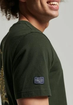 SUPERDRY VINTAGE - Print T-shirt - Surplus Goods Olive -Superdry Shop 62994d045ade458cb2afc81101e83915