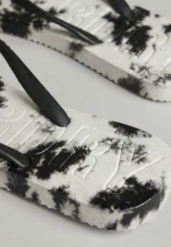 Superdry CODE TIE DYE - Pool Shoes - Mono Tie Dye 5 Superdry CODE TIE DYE - Pool Shoes - Mono Tie Dye -Superdry Shop 6694972672cd4ec39dcf64dfcd0e37c5