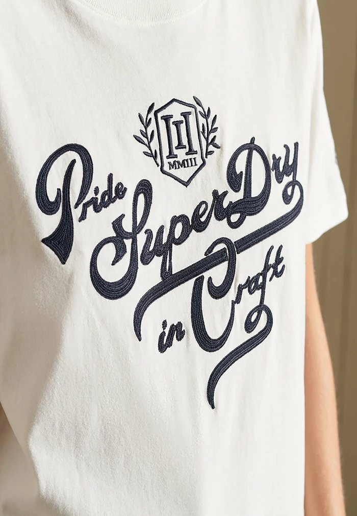 Superdry PRIDE - Print T-shirt - Ecru 3 Superdry PRIDE - Print T-shirt - Ecru - Image 3