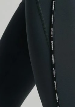 Superdry TRAIN BRANDED ELASTIC - Leggings - Trousers - Eagle Green 9 Superdry TRAIN BRANDED ELASTIC - Leggings - Trousers - Eagle Green -Superdry Shop 751df953ca5f4903bb0a29e956ddb32a