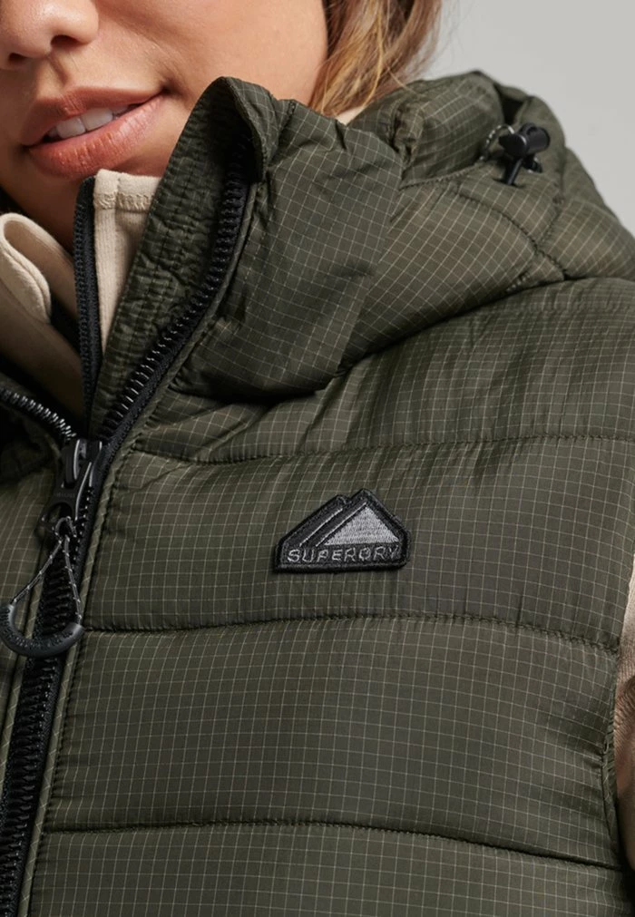 Superdry CLASSIC - Waistcoat - Football Grid Khaki 3 Superdry CLASSIC - Waistcoat - Football Grid Khaki - Image 3