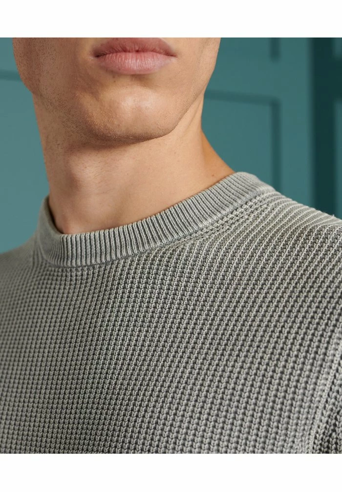 Superdry ACADEMY DYED TEXTURE - Jumper - Washed Skylark 2 Superdry ACADEMY DYED TEXTURE - Jumper - Washed Skylark - Image 2