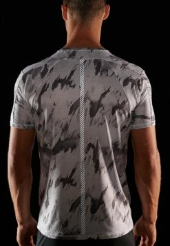 Superdry SPORT RUN SHORT - Print T-shirt - Brush Camo Ice -Superdry Shop 7ca03c553dda444a992b2ef8979f13e9