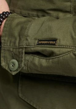 Superdry BORG - Light Jacket - Dark Khaki 13 Superdry BORG - Light Jacket - Dark Khaki -Superdry Shop 7e918d5f66ff4ac3bc44a26bc6e93aa9