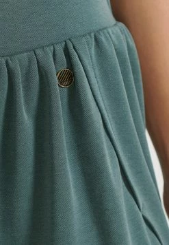 Superdry SPORT FLEX RELAXED - Shorts - Eagle Green -Superdry Shop 7f1da74d0b1346988c39667a54530e3c