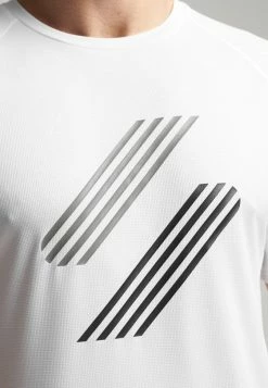 Superdry SPORT TRAIN ACTIVE LOCK UP - Print T-shirt - Optic -Superdry Shop 8226bb24d1694d92a5fd86f3c3973f38