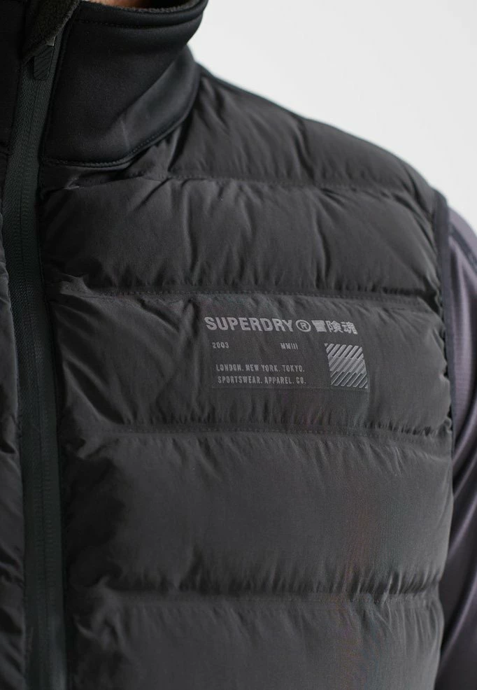 Superdry RUN HYBRID PADDED - Waistcoat - Black 3 Superdry RUN HYBRID PADDED - Waistcoat - Black - Image 3
