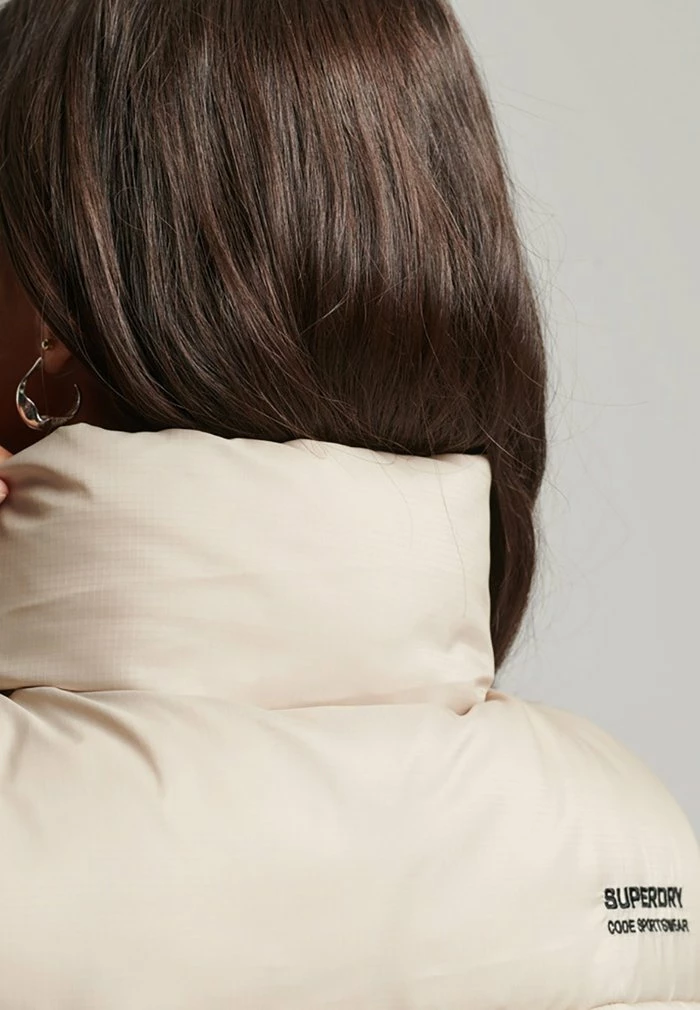 Superdry MOUNTAIN - Waistcoat - Pelican 4 Superdry MOUNTAIN - Waistcoat - Pelican - Image 4