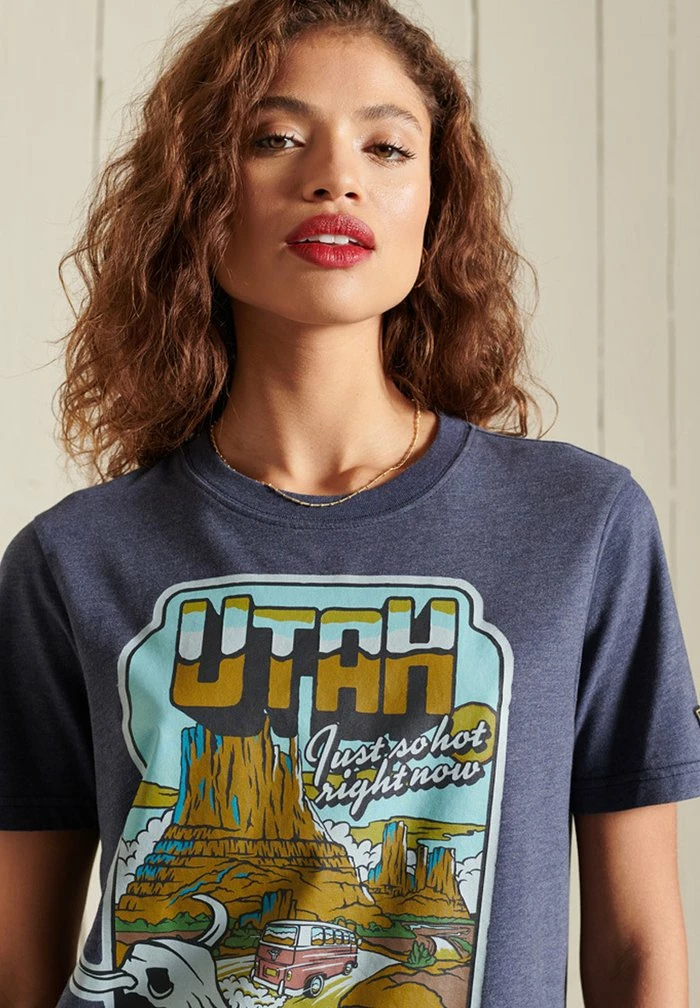 Superdry HERITAGE MOUNTAIN - Print T-shirt - Eclipse Navy Marl 4 Superdry HERITAGE MOUNTAIN - Print T-shirt - Eclipse Navy Marl - Image 4