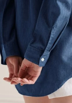 SUPERDRY CLASSIC CHAMBRAY - Button-down Blouse - Indigo Chambray -Superdry Shop 87ccdc6cac794d7d884bda598318ff4f