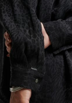 Superdry VINTAGE RELAXED LONG SLEEVE - Button-down Blouse - Jet Black 8 Superdry VINTAGE RELAXED LONG SLEEVE - Button-down Blouse - Jet Black -Superdry Shop 89a41027854c444ebbc71984404ff63d