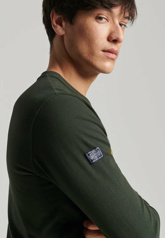 Superdry VINTAGE LOGO NARRATIVE - Long Sleeved Top - Surplus Goods Olive 2 Superdry VINTAGE LOGO NARRATIVE - Long Sleeved Top - Surplus Goods Olive - Image 2