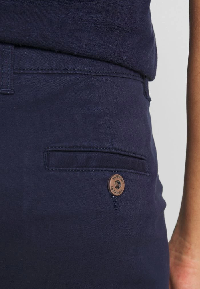 Superdry CITY CHINO SHORT - Shorts - Atlantic Navy 4 Superdry CITY CHINO SHORT - Shorts - Atlantic Navy - Image 4