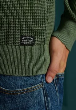 Superdry ACADEMY DYED TEXTURE - Jumper - Washed Dark Olive Green -Superdry Shop 99e5641a1cbe49d0b80ab4d61e17dd05