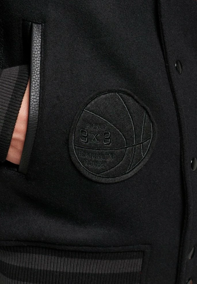 Superdry COLLEGE VARSITY PATCH - Bomber Jacket - Jet Black 5 Superdry COLLEGE VARSITY PATCH - Bomber Jacket - Jet Black - Image 5