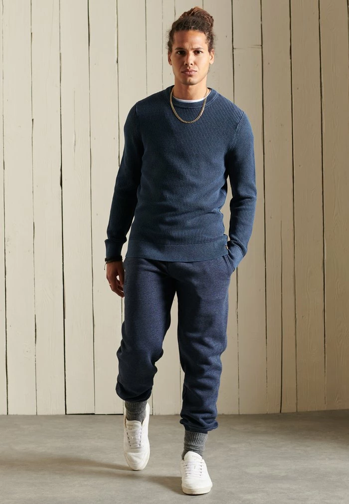 Superdry ACADEMY DYED TEXTURED - Jumper - Washed Dark Indigo 2 Superdry ACADEMY DYED TEXTURED - Jumper - Washed Dark Indigo - Image 2
