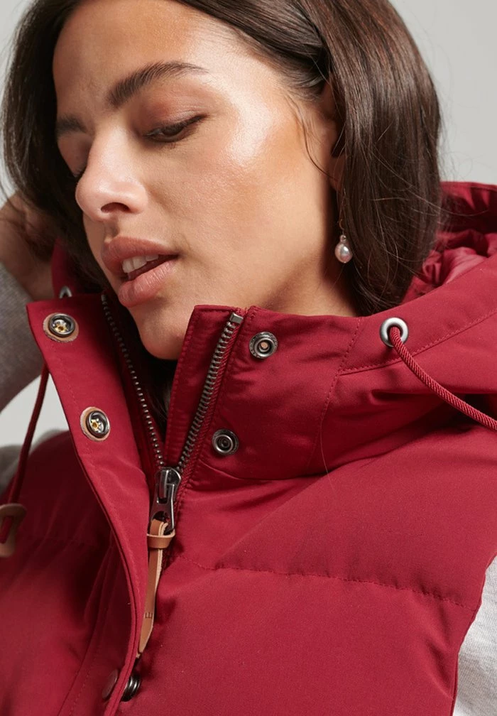 Superdry EVEREST - Waistcoat - Red 3 Superdry EVEREST - Waistcoat - Red - Image 3