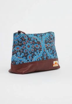 Superdry ELSIE - Wash Bag - Paisley Block Print Navy -Superdry Shop b0e530e2f3184ee79fa9957f1c641f90