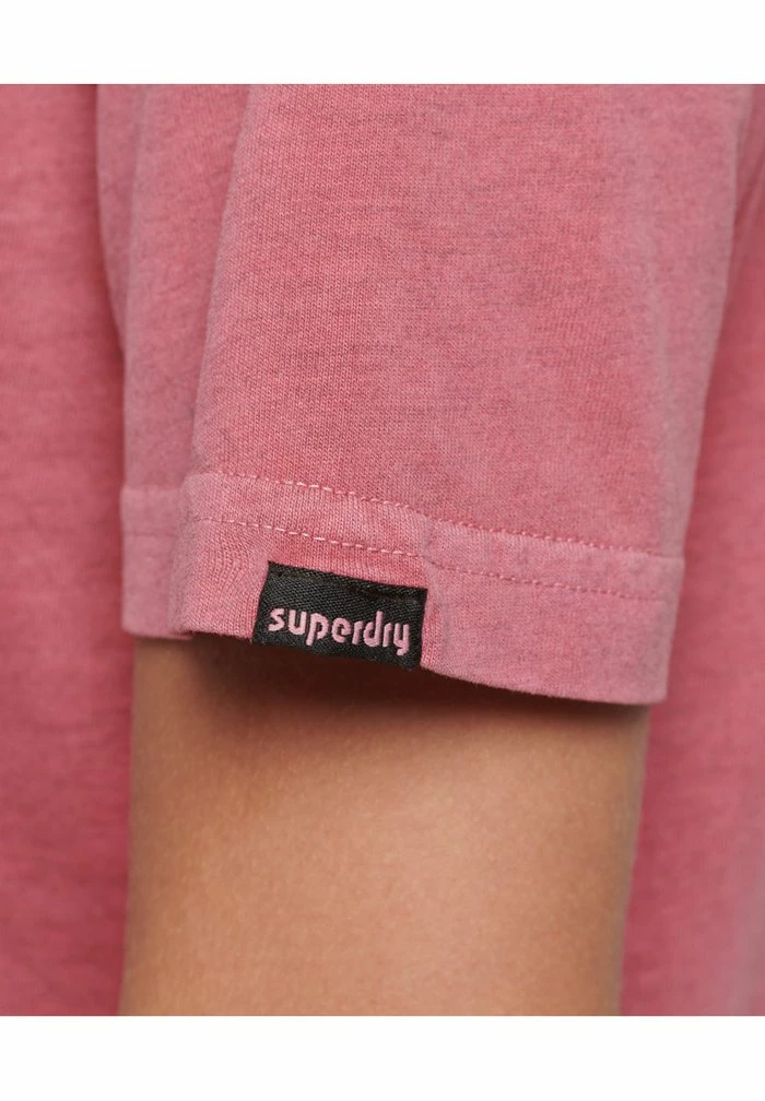 Superdry VINTAGE TERRAIN - Print T-shirt - Raspberry 2 Superdry VINTAGE TERRAIN - Print T-shirt - Raspberry - Image 2