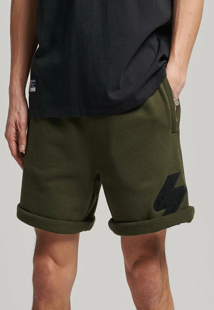 Superdry CODE CLASSIC - Shorts - Surplus Goods Olive 1 Superdry CODE CLASSIC - Shorts - Surplus Goods Olive