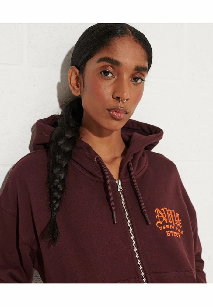 Superdry COLLEGE GRAPHIC ZIP HOODIE - Zip-up Sweatshirt - Rich Deep Burgundy 3 Superdry COLLEGE GRAPHIC ZIP HOODIE - Zip-up Sweatshirt - Rich Deep Burgundy - Image 3