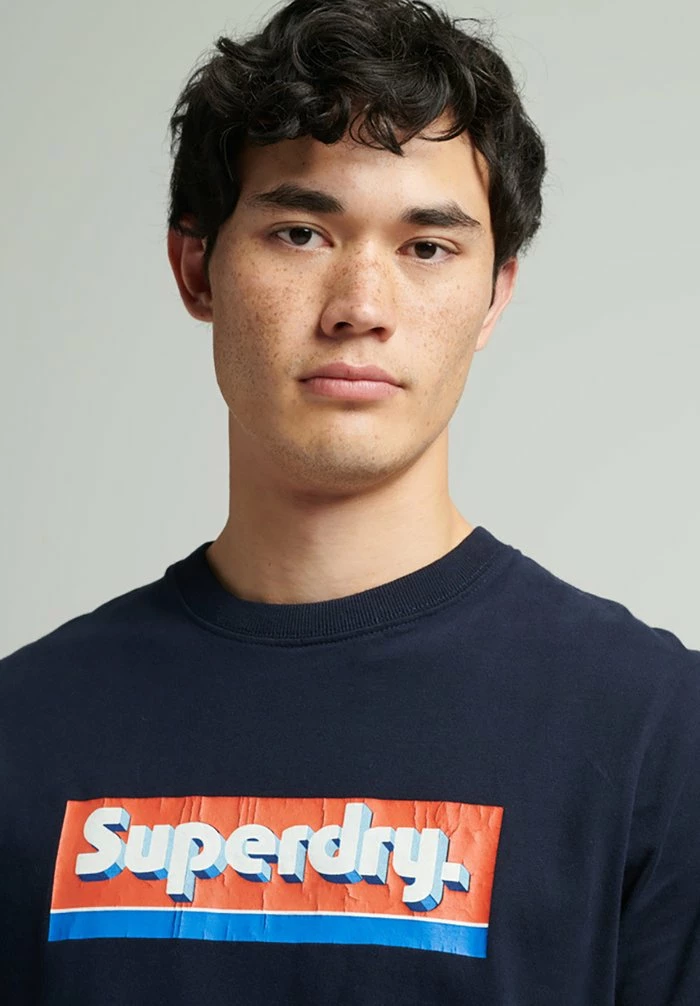 Superdry VINTAGE TRADE TAB - Print T-shirt - Nautical Navy 3 Superdry VINTAGE TRADE TAB - Print T-shirt - Nautical Navy - Image 3